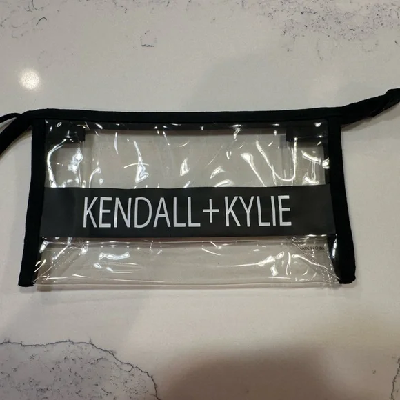 🐧3/$15 or 5/$20 - Kendall & Kylie makeup pouch NWOT - Picture 3 of 4